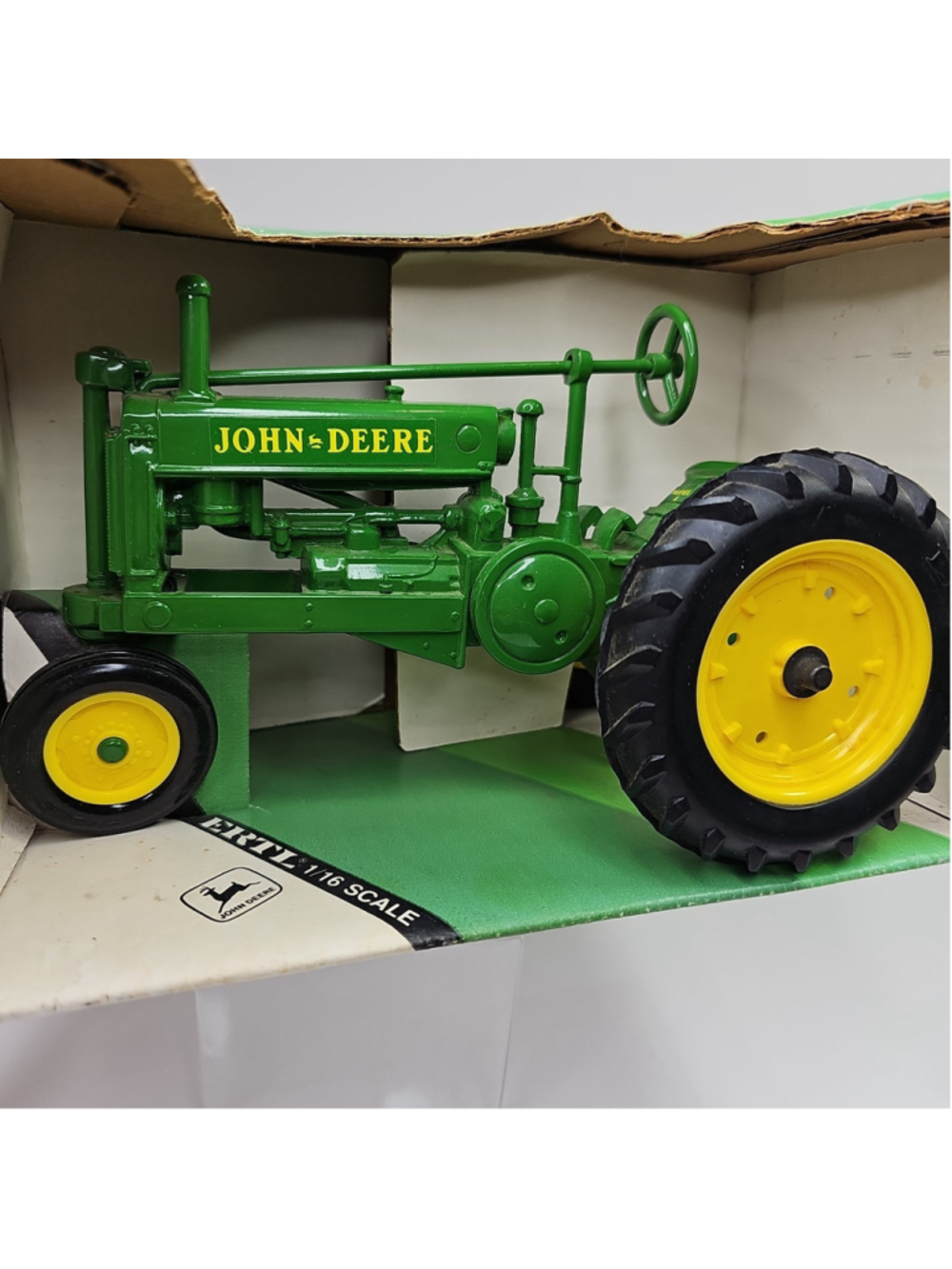 Ertl 1/16 scale 1934 John Deere Model A Tractor Die Cast Metal #539D0 In Box VTG